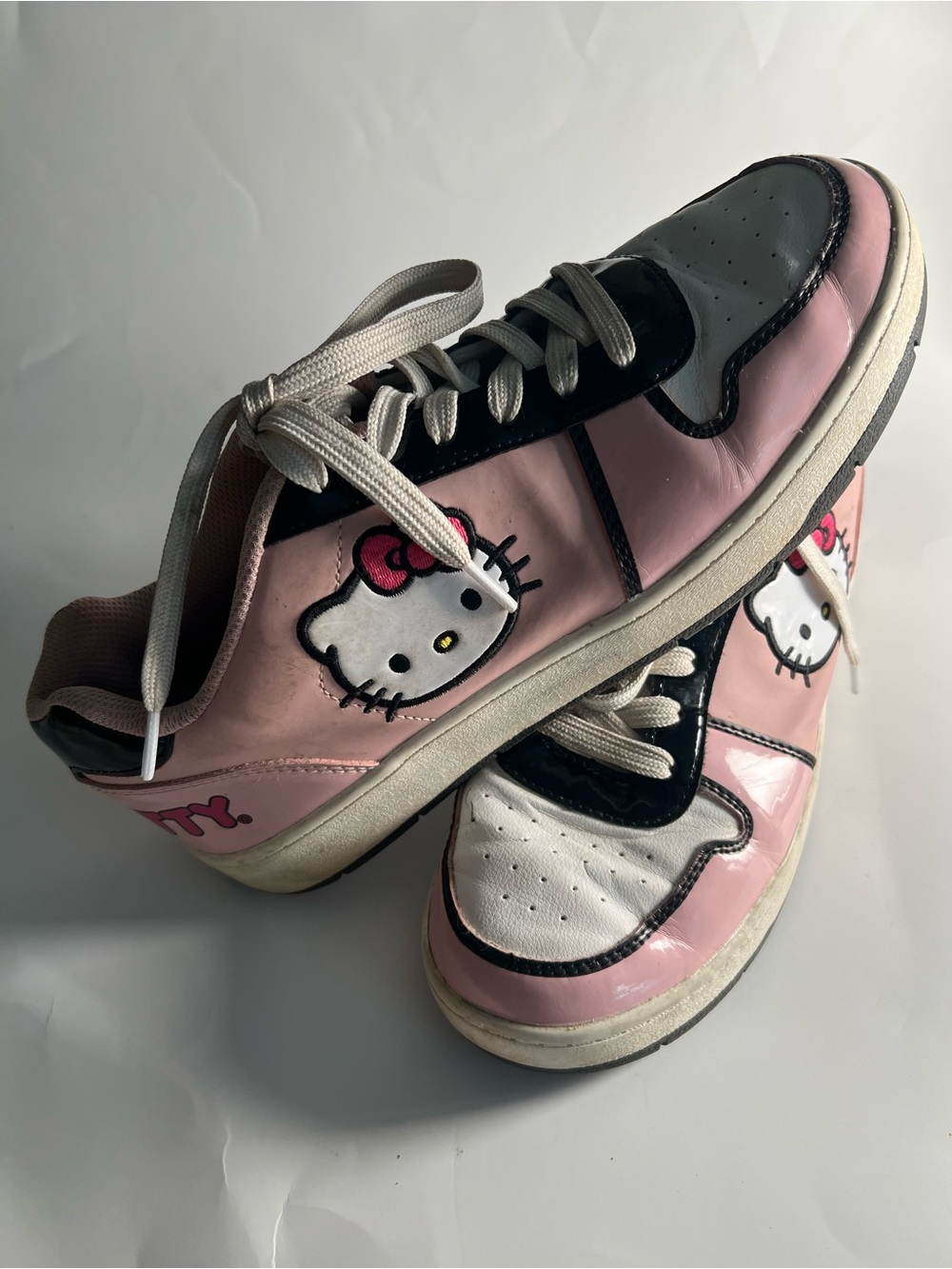 Hello Kitty Pink White and Black Women’s Sneakers with Character Patch SZ 10